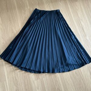 Zara Pleated Midi Skirt with Elastic Waist